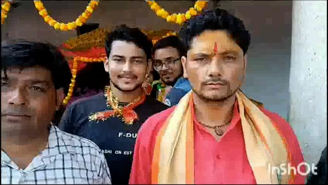 थाना फरह क्षेत्र गांव कुरकुंडा मैं पधारी गई माता की प्रतिमा पूरे गांव में निका ली गई भव्य शोभा यात्रा