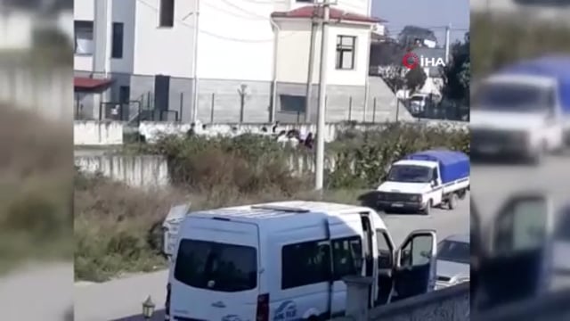 Gençlerin tekme tokat kavgası kamerada