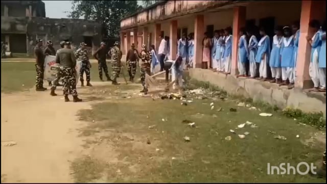 *16 वीं वाहिनी डी कंपनी बेलहर द्वारा किया सफाई अभियान,छात्राओं में सफाई के प्रतीक जागरूक*