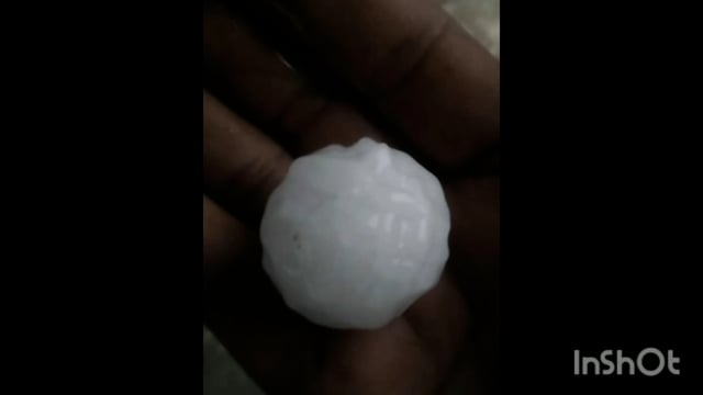 थाना फरह फरहा कस्बा और पास गांव में ओलों की बरसात हुई मौसम ने ली करवट