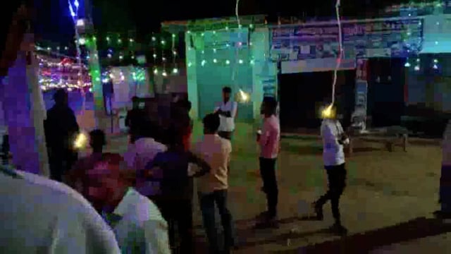 ब्रेकिंग न्यूज..
कटका धाने की पुलिस द्वारा नवरात्रि के प्रथम रात्रि में मां दुर्गा के भक्तों को गाली/ पिटाई के बाद थाने में किया गया बंद  ।
रात्रि में नशे में धुत्त सिविल ड्रेस में कटका थाने के सिपाही रवि शंकर यादव ने हैदराबाद चौराहे पर दुर्गा पंडाल कार्यकर्ता श्याम जी को पहले गाली दी फिर किया पिटाई और एक दूसरे कार्यकर्ता कुलदीप को पकड़ कर कटका धाने में किया बंद।