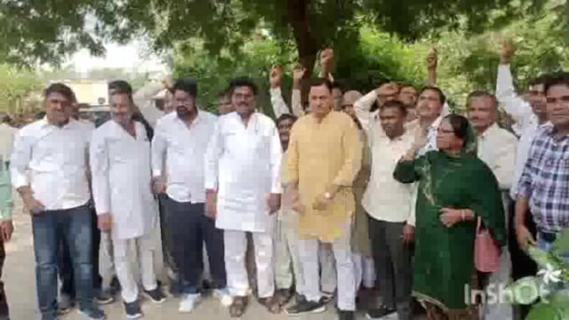 पंचायत निधि कटौती की समस्या को लेकर सभी प्रधान पहुंचे जिलाधिकारी कार्यालय दिया ज्ञापन