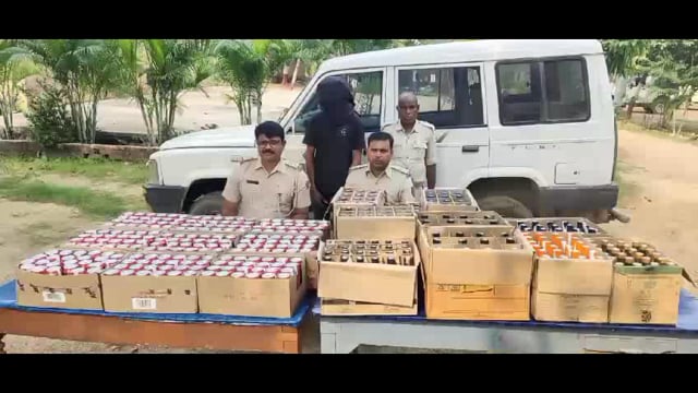 भारी मात्रा मे अंग्रेजी शराब बरामद.चालक सह तस्कर गिरफ्तार