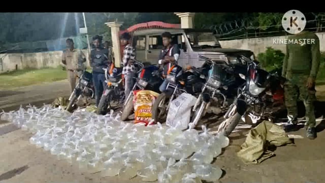 पुलिस ने 490 लीटर महुआ शराब के साथ 6 मोटरसाइकिल समेत तीन धंधेबाज को किया गिरफ्तार