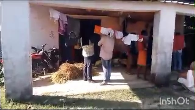 एसबीआई बैंक से लोन न मिलने से  इटियाथोक थाना क्षेत्र निवासी  दिव्यराज पांडे ने पेट्रोल छिड़क कर की आत्मदाह