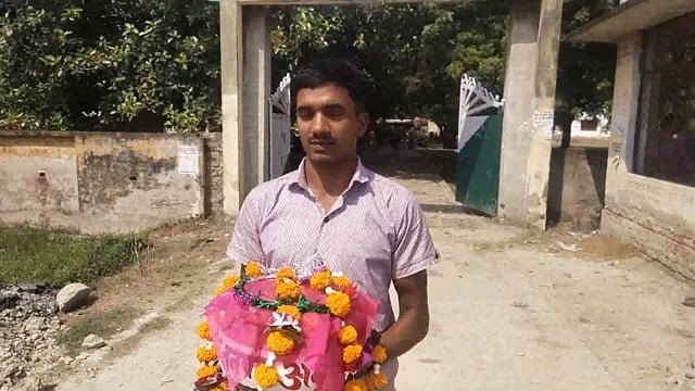 बिहार ब्लॉक सभागार से मेरी माटी मेरा देश कार्यक्रम में जिला मुख्यालय प्रतापगढ़ के लिए रवाना हुई टीम,