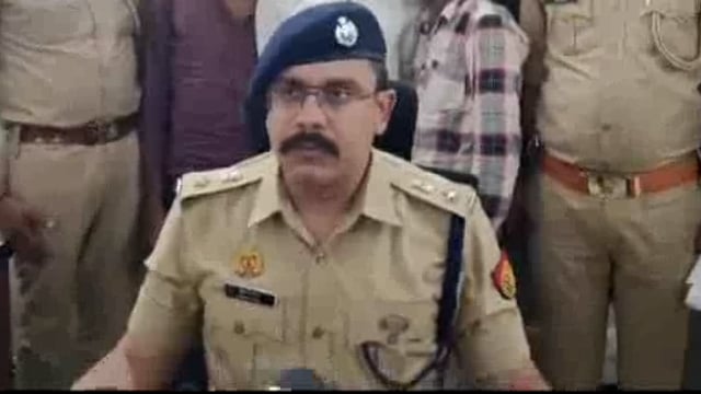 पुलिस कमिश्नरेट आगरा की थाना ट्रांस जमुना पुलिस टीम द्वारा थाना क्षेत्र में कूड़े की ढेर पर मिले अज्ञात शव