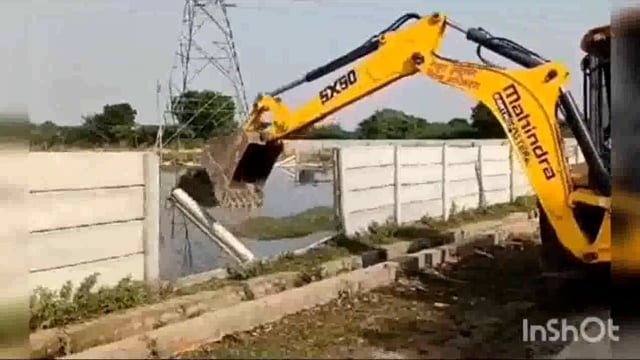 वृंदावन के अक्रूर इलाके में गरज बाबा का बुलडोजर अवैध कॉलोनी को किया ध्वस्त