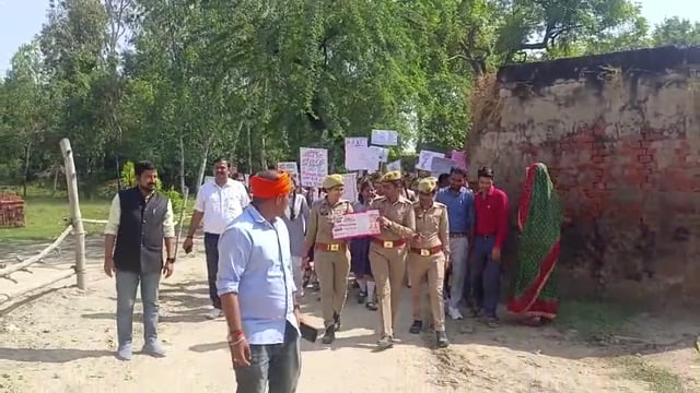 मीरा देवी इंटर कॉलेज बिहार लोदीपुर में बाघराय पुलिस द्वारा नारी मिशन शक्ति के तहत छात्राओ को किया गया जागरूक।