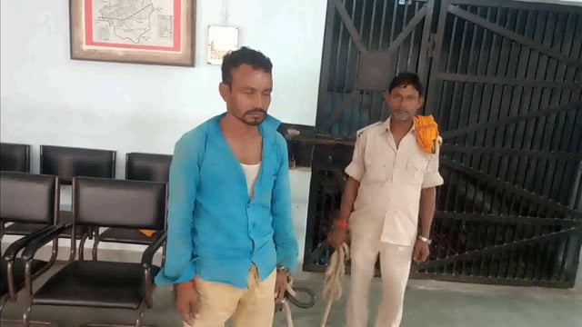 सूरजगढ़ा -बीती रात निस्ता गांव में ट्रक का बैटरी चोरी करते एक युवक पकड़ा गया भेजा गया लखीसराय जेल।
