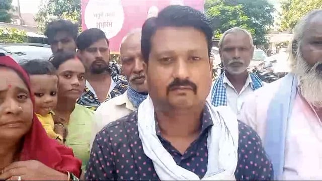 प्रयागराज   शाहपुर ग्राम प्रधान कुछ लोगों के साथ कुएं का गिराव कर रहे थे पीड़ित परिवार ने उप जिला अधिकारी से गुहार लगाई 