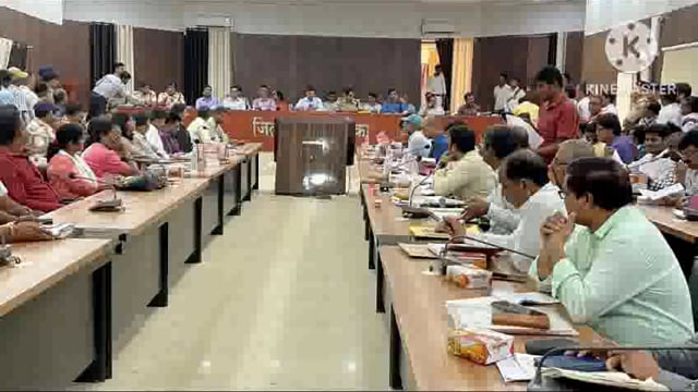 दुकान के सामने कूड़ादान नहीं रखने वाले दुकानदारों को भरना होगा जुर्माना: डीएम