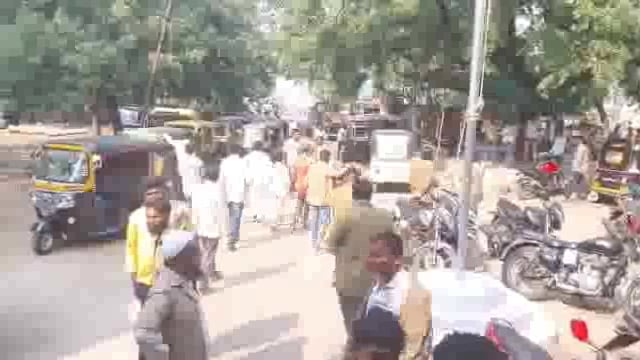 ड्रेसकोड न वापरणाऱ्या 51 ऑटोचालकांवर पोलीस निरीक्षक परमेश्वर कदम यांची कारवाई