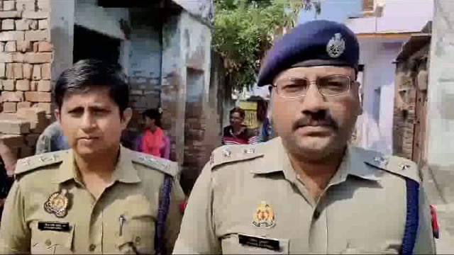 आज दिनांक 22 10 2023 को सुबह करीब 7:30 बजे थाना अछनेरा पर सूचना प्राप्त हुई एक महिला का गला रेत कर हत्या डीसीपी साहब ने 