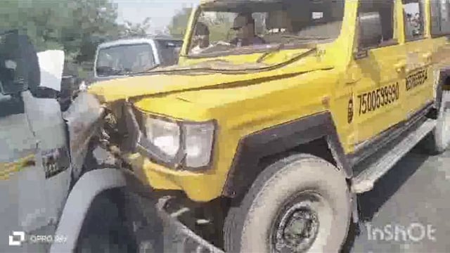 थाना यमुना पर पुल की समीप स्कूली बस और लोडर गाड़ी में हुई टक्कर दो बच्चे घायल बड़ा हादसा टला