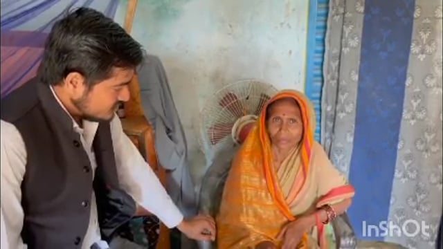 आत्मदाह  करने वाले युवक के घर पहुंचे छात्र नेता शिवम पांडे पीड़ित परिवार से मुलाकात कर हर संभव मदद का दिया भरोसा