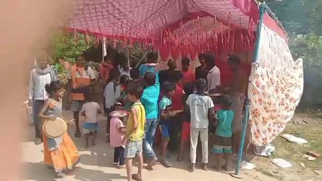 नगवा के फूलमती माता स्थान नवरात्रि पूजन के बाद विशाल भंडारे का हुआ आयोजन, प्रधान स्वामीनाथ भी हुए शामिल 