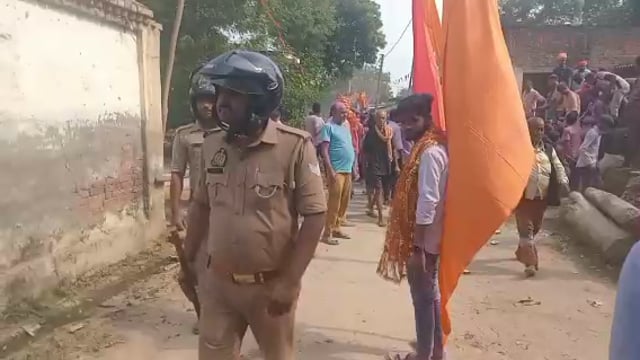 नगवा में धूमधाम से निकाली गई मां की शोभायात्रा, प्रधान स्वामीनाथ सिंह की अगुवाई में भारी संख्या में श्रद्धालु हुए शामिल