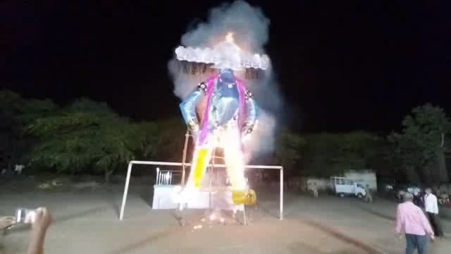 जिल्हा परिषदेच्या मैदानावर रावण दहणाचा कार्यक्रम संपन्न,नागरिकांची उसळली अलोट गर्दी