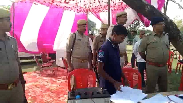 अम्बेडकर नगर जिले के आलापुर थाना क्षेत्र चहोडा घाट में मूर्ति विसर्जन का एडिशनल एसपी ने किया निरीक्षण।