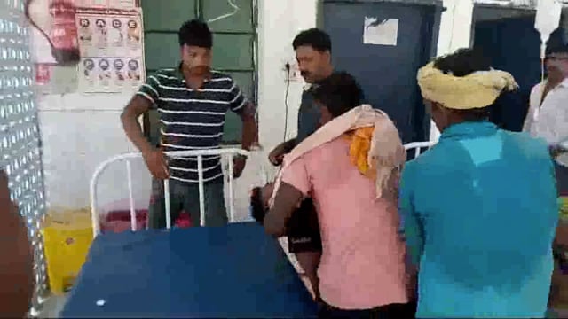 महोता विदु बिशनपुर गांव में राइस मिल में भूसा की ढेर में दबने से दो मजदूरों की हालत हुई गंभीर भागलपुर रेफर