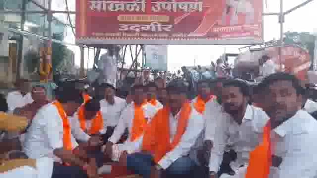 छत्रपती शिवाजी महाराज चौक येथे सकल मराठा समाजाने केले साखळी उपोषण सुरू