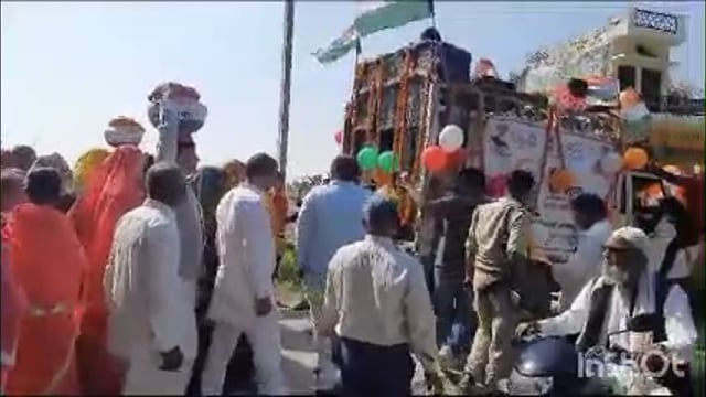 मेरा माटी मेरा देश कार्यक्रम के तहत ग्राम स्तर से मिट्टी से भरे कलश गाजे बाजे के साथ जिला मुख्यालय रवाना किया गया