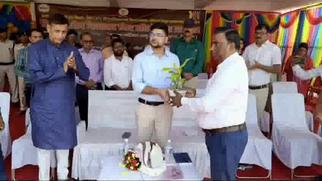 खेल प्रतियोगिता का जिला पदाधिकारी ने दीप प्रज्ज्वलित कर किया शुभारंभ