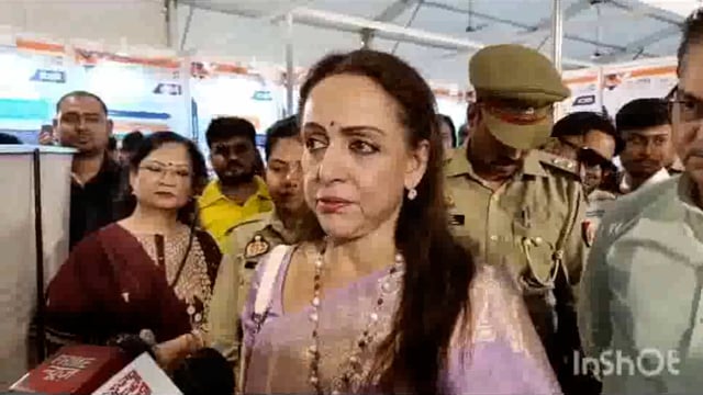 मथुरा की एक होटल में एग्जिबिशन लगाया गया जिसमें मथुरा की सांसद वह भाजपा के जिला अध्यक्ष सहित भाजपा कार्यकर्ता पहुंचे