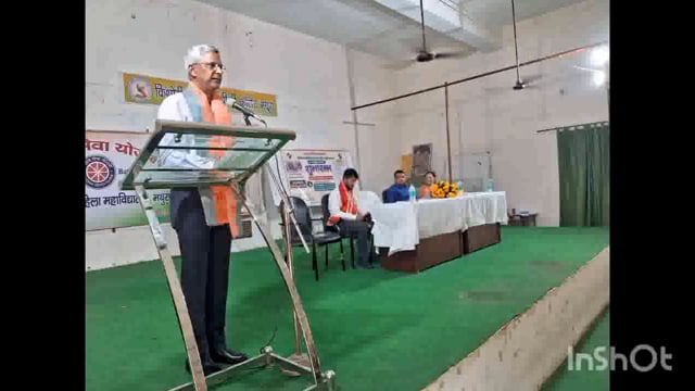 जिलाधिकारी ने किशोरी रमन गर्ल्स पीजी कॉलेज में वोटर कैंप का फीता काट करके किया शुभारंभ