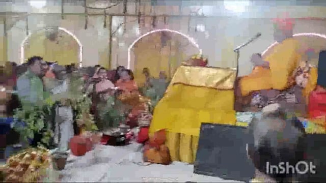 आगरा 29 अक्टूबर बालाजीपुरम में चल रही भागवत कथा का आनंद लेते हुए भक्तगण