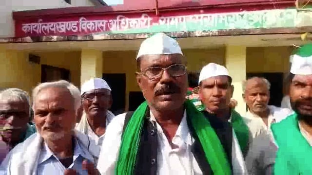 किसान यूनियन ने डीएम,सीडीओ सम्बोधित आठ सूत्रीय ज्ञापन बीडीओ को सौंपा
आवारा पशु बीडीओ,एडीओ के जिन्हें संरक्षित नही किया जा रहा! 
रामपुर संग्रामगढ़