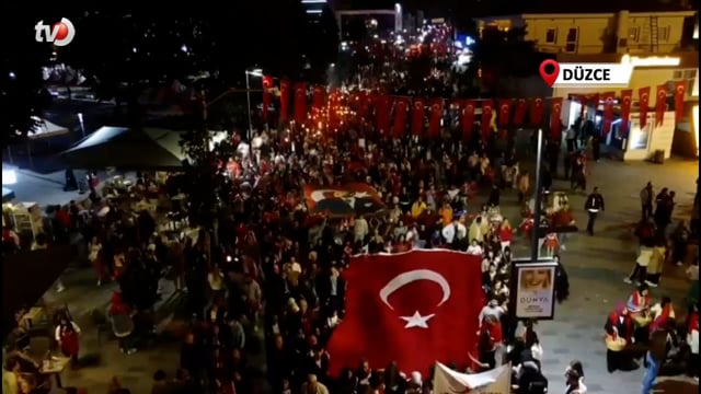 On Binlerce Kişi Cumhuriyet Bayramı’nı Fener Alayı İle Kutladı