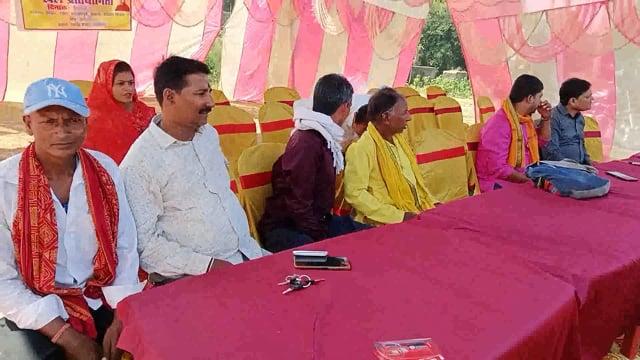 फूलीडूमर प्रखंड के समाजसेवी आशुतोष राय यादव दर्जनों समर्थकों के साथ भाजपा में हुए शामिल, प्रदेश अध्यक्ष ने किया स्वागत 