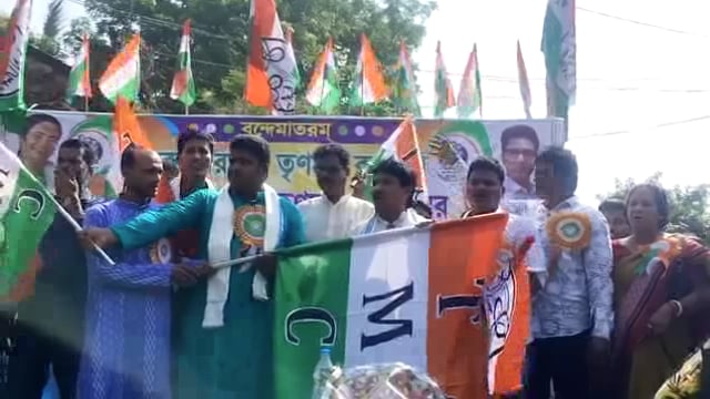 খেজুরি দু'নম্বর ব্লক এ বিজেপি ছেড়ে ২৮ জন পরিবার তৃণমূল কংগ্রেসে যোগদান করলেন 