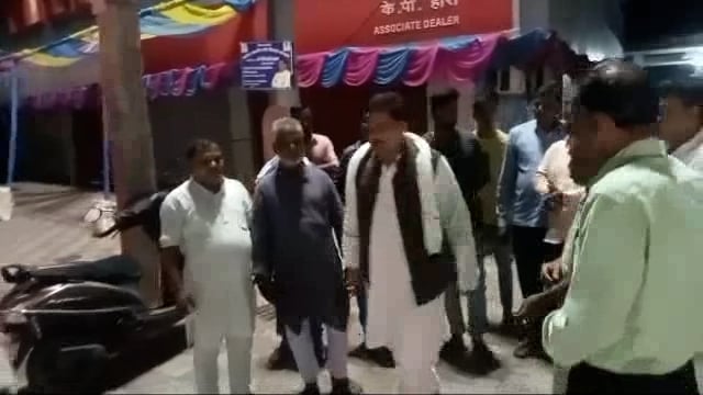 सांसद गिरधारी यादव ने अमरपुर प्रखंड के विभिन्न जगहों पर चलाया जनसंपर्क अभियान
