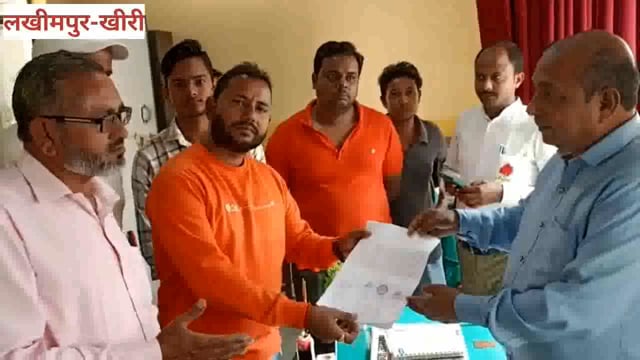 पलिया में राशनकार्ड धारकों ने एसडीएम को सौंपा ज्ञापन