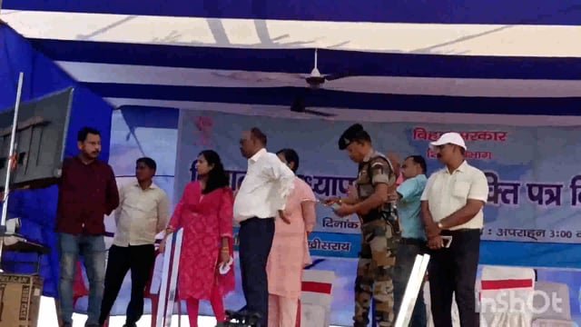 लखीसराय जिला मुख्यालय स्थित गांधी मैदान परिसर में शिक्षक नियुक्ति  पंडाल का जिलाधिकारी ने किया निरीक्षण