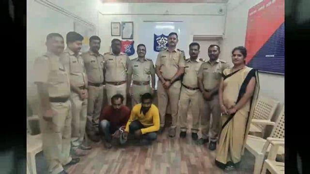 मंगळसूत्र चोरून पळून जाणाऱ्या आरोपींना पाठलाग करून पोलिसांनी घेतले ताब्यात