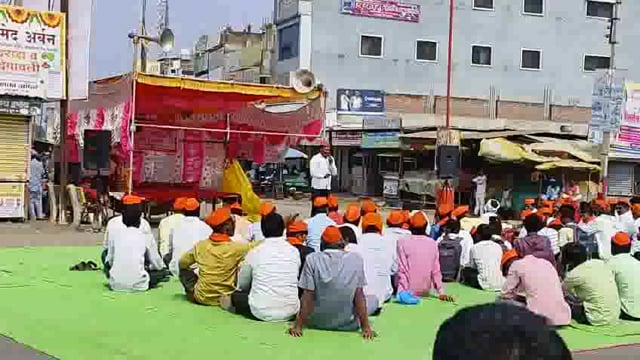 वलांडी येथे मनोज जरांगे पाटील यांच्या उपोषणाला पाठिंबा देण्यासाठी मराठा समाजाचा साखळी उपोषण