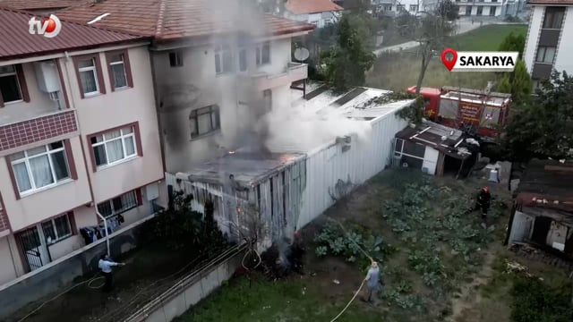 Bahçede Yakılan Ateş Atölyenin Bir Bölümünü Kül Etti