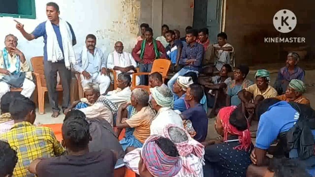 कर्माटांड़ गांव में वन विभाग की कार्रवाई के बाद कम्युनिस्ट के नेताओं ने आदिवासियों के साथ की बैठक लिए निर्णय