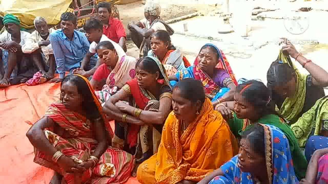 कर्माटांड़ में वन विभाग की टीम की कार्रवाई के बाद कम्युनिस्ट के नेताओं ने आदिवासियों के साथ की बैठक लिए गए कई निर्णय