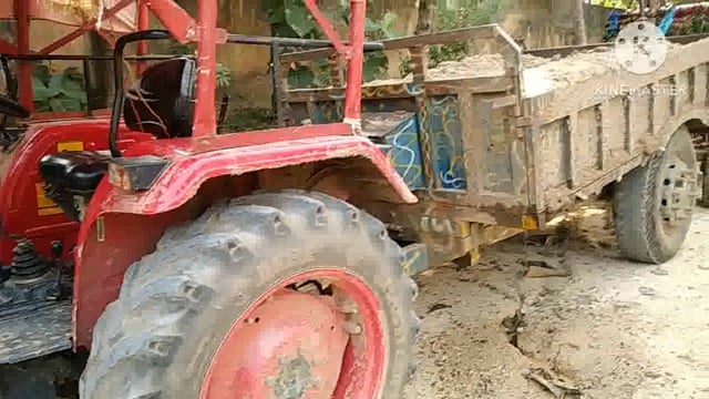 पुलिस ने खरौन्ध व छौमुहा गांव के समीप बालू से लड़ा दो ट्रैक्टर को किया जप्त