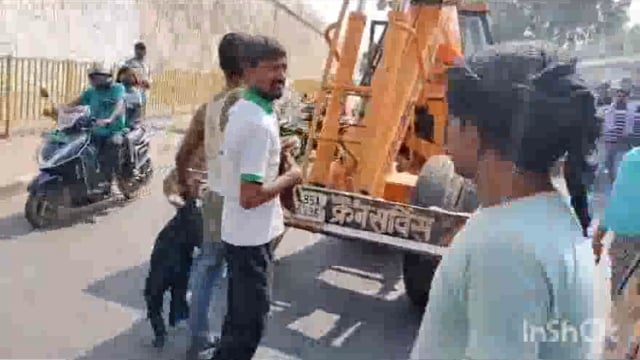 मथुरा में मंडी चौराहे पर एक शराबी ने उत्पाद मचाया दुकानदारों के साथ की मारपीट व तोड़फोड़