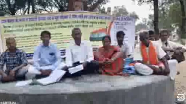 शोषित पीड़ित संघर्ष समिति का पांच सूत्री मांगों को लेकर गांडेय में धरना प्रदर्शन 