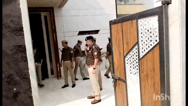 मथुरा की आजमपुर चौकी क्षेत्र मैं दंपति पर हमला दुस्साहस वारदात से फैली सनसनी महिला की हुई मौत