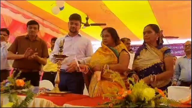 सौभानपुर पंचायत भवन में डीएम की उपस्थिति में जन संवाद कार्यक्रम का हुआ आयोजन वरीय पदाधिकारी रहे मौजूद