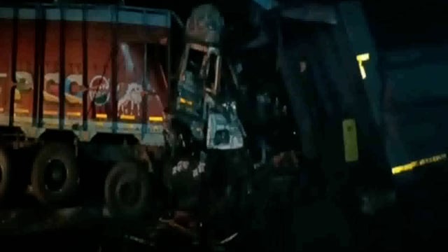 नौबतपुर में ट्रक और हाईवे की टक्कर में चालक जख्मी