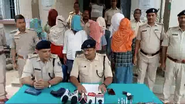 अमरपुर पुलिस ने जिले के टॉप 10 दो अपराधी सहित आठ कुख्यात अपराधियो को किया गिरफ्तार एसडीपीओ ने प्रेस वार्ता कर दी जानकारी